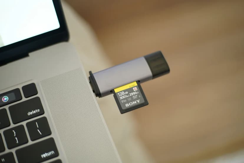 Digital photo organization workspace with laptop and [photo frames](/en-gb/photo-frames)